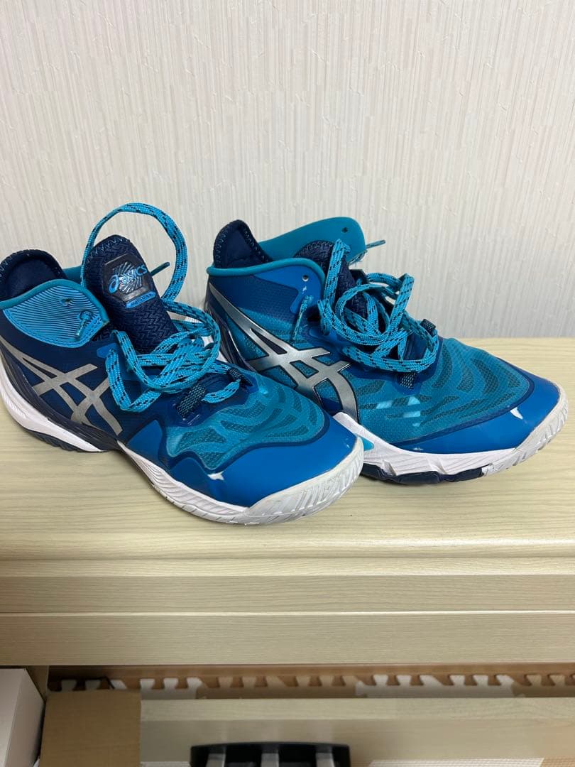 バレーボールシューズ　メタライズ　アシックス