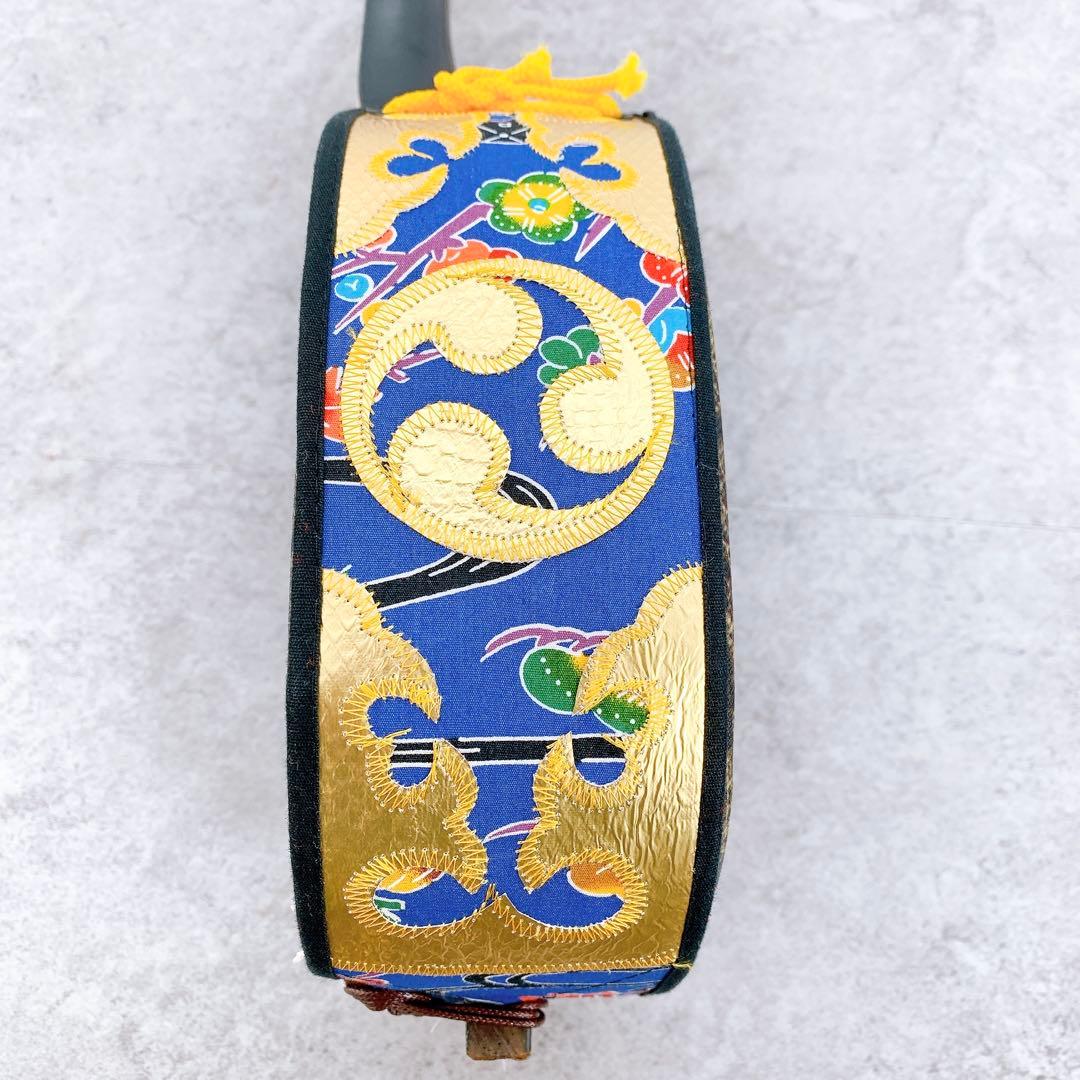 美品 沖縄三線 人工皮 蛇柄 弦楽器 琉球 黒塗り ケース付 初心者 入門モデル