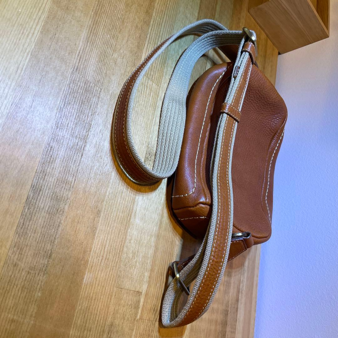 土屋鞄　レザー製コンパクトショルダーバッグ