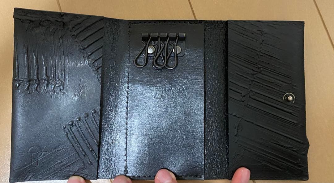 カガリユウスケ　カード&キーケース 黒い壁