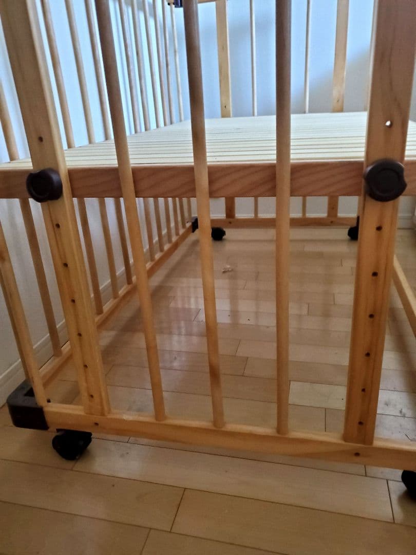 ★ファルスカ　ベビーベッド サイドベッド　キャスター、ズレ防止ベルト付き★