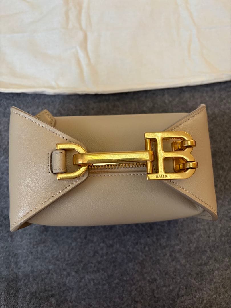 BALLY B-hookベージュ ショルダーバッグxs