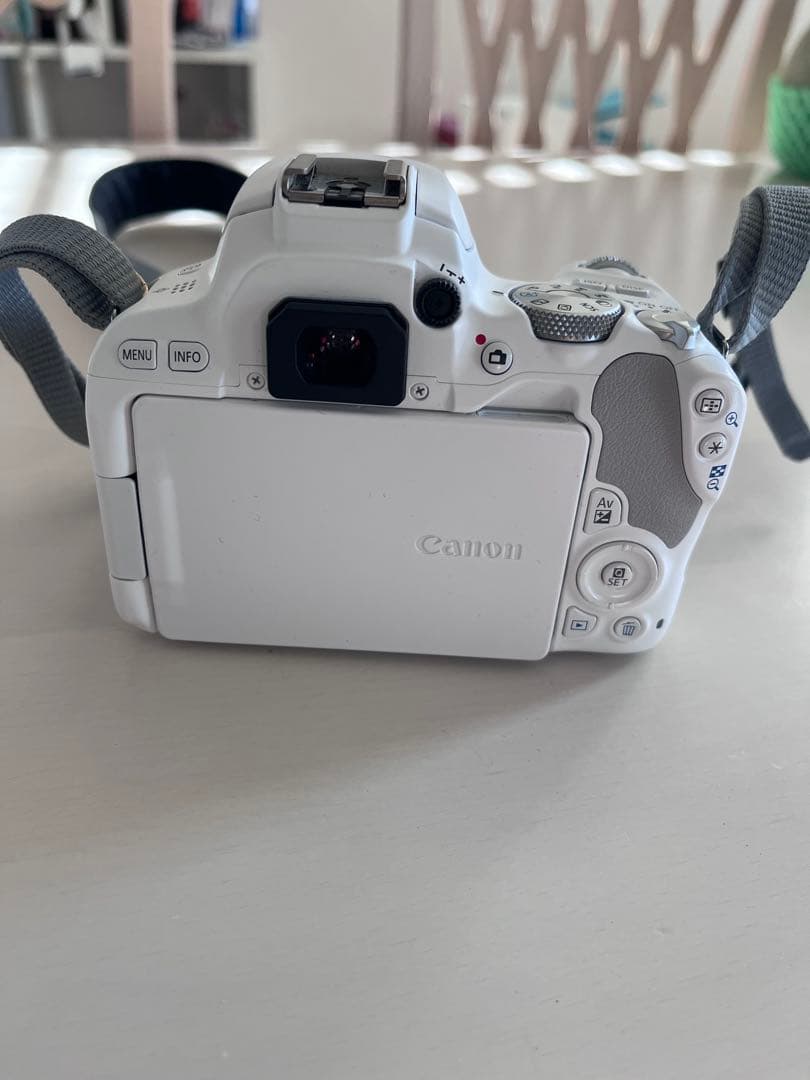 Canon EOS kiss x9 デジタル一眼レフカメラ ホワイト