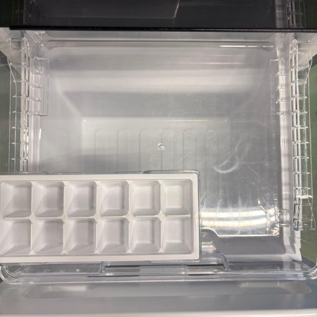 665 SHARP 付け替えどっちもドア　冷蔵庫　152L 100L強　小型