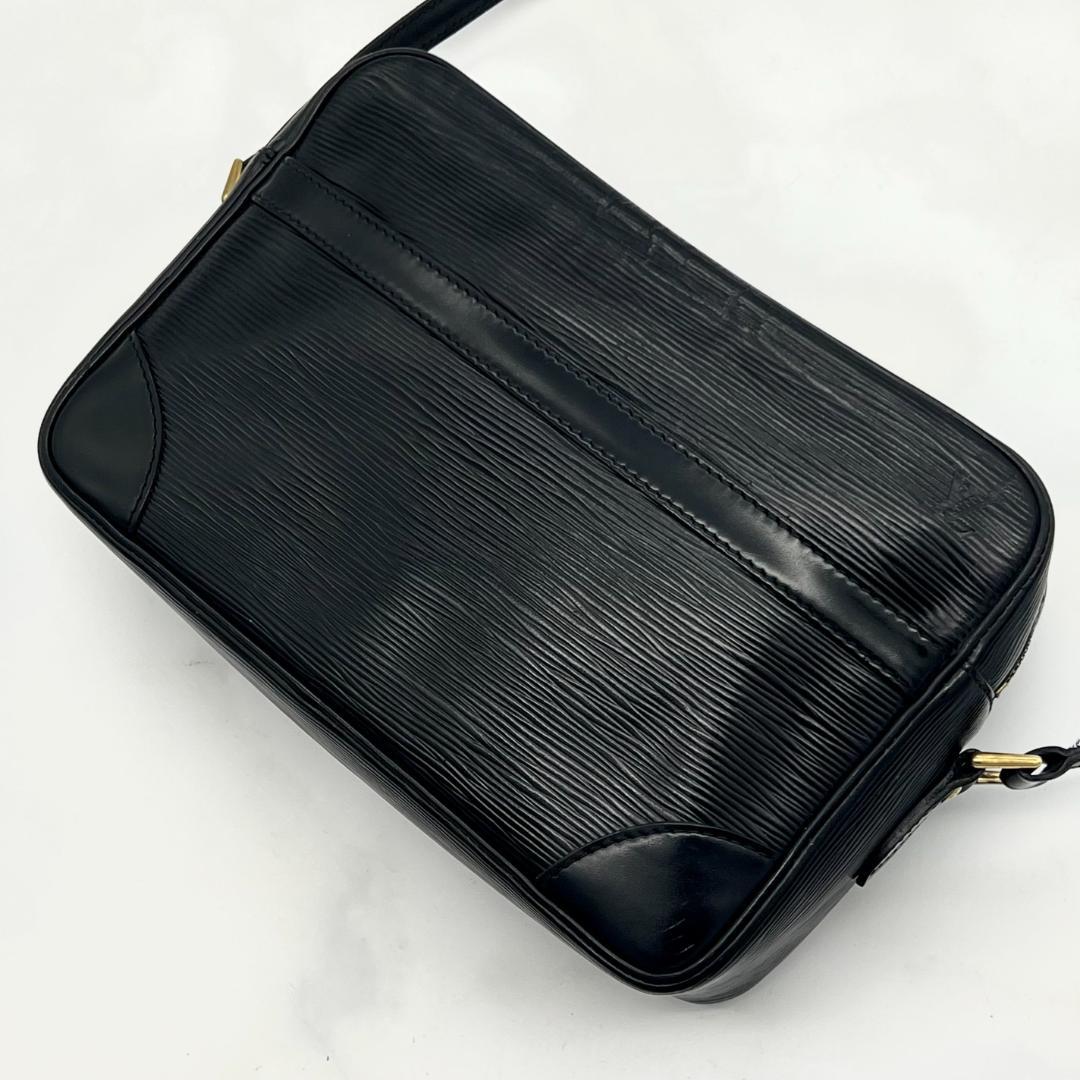 ルイヴィトン エピ トロカデロ27 ブラック ショルダーバッグ ゴールド金具 黒
