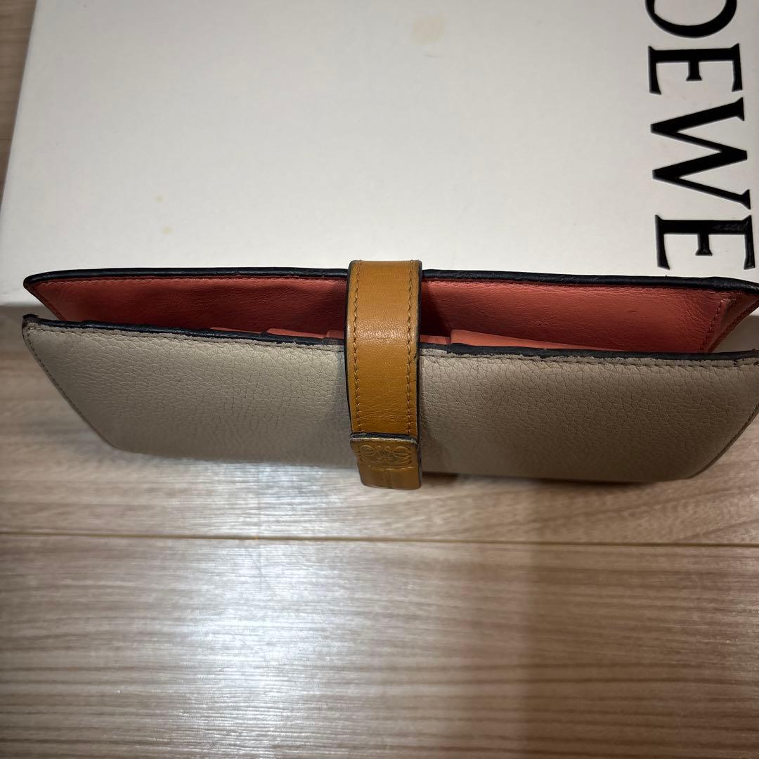 LOEWE ベージュ レザー 長財布