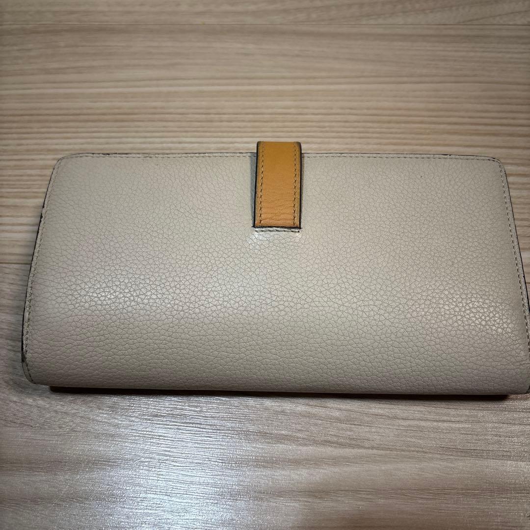 LOEWE ベージュ レザー 長財布