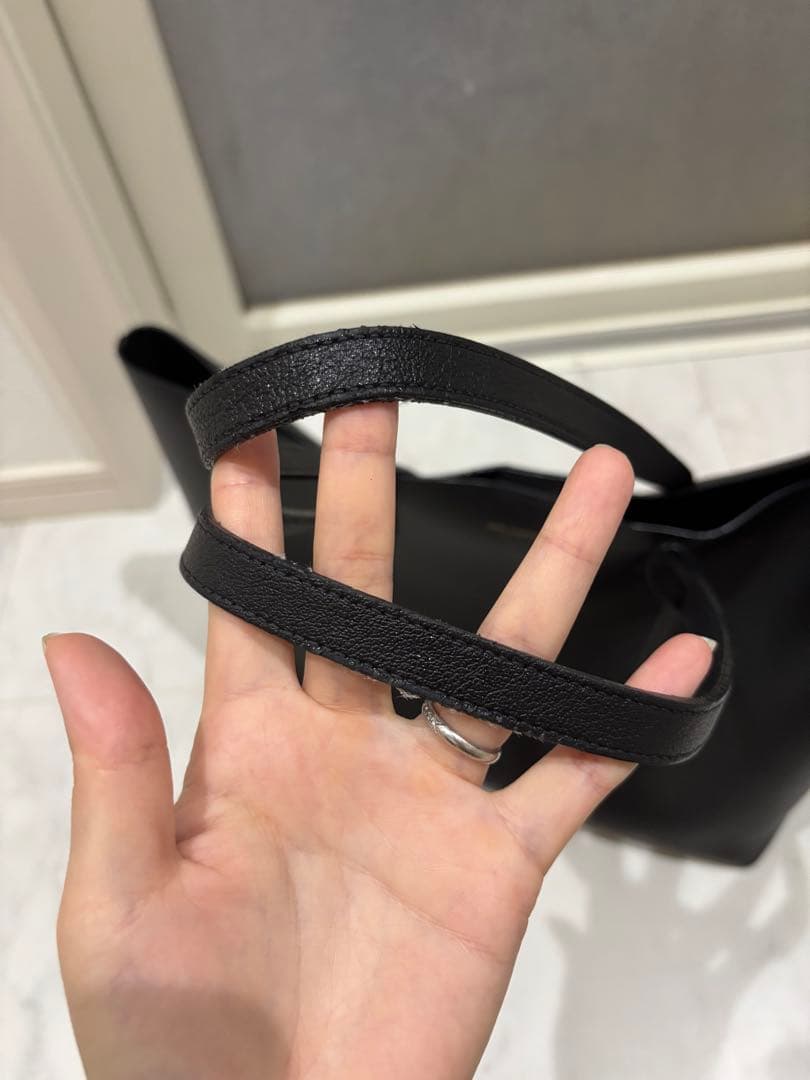 SAINT LAURENT ブラックレザートートバッグ