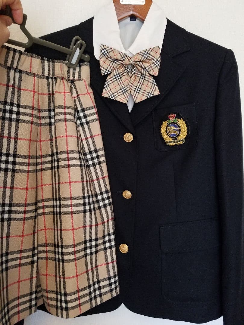 新品未使用含　バーバリーフォーマル高級シルクリボンタイ希少レトロ ベージュ 美品