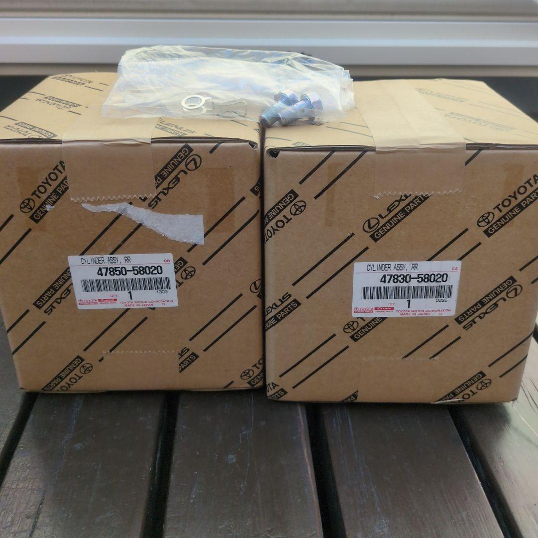 ２０系アルファード・ヴェルファイアの左右リアブレーキキャリパー