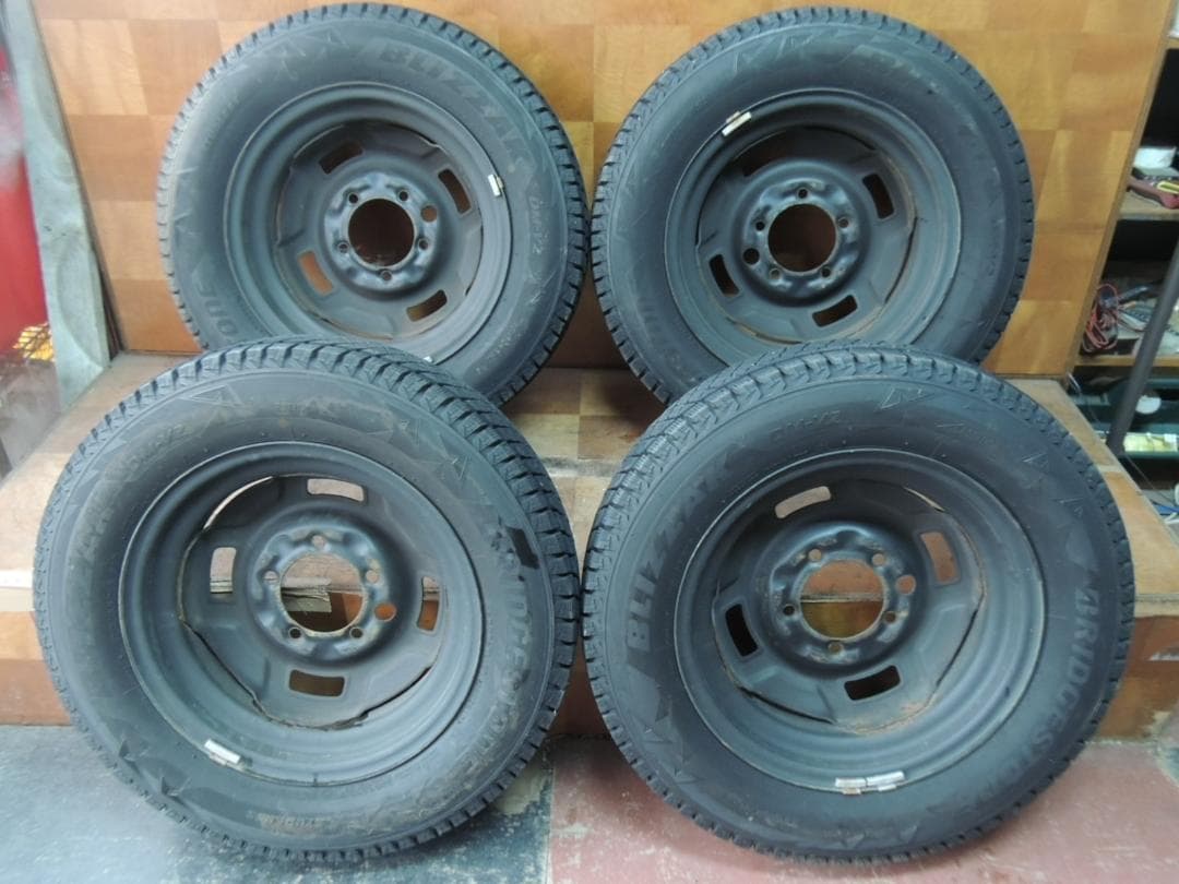 T711　175/80R16　ブリヂストン　スタッドレス4本　シワ有り　ジムニー