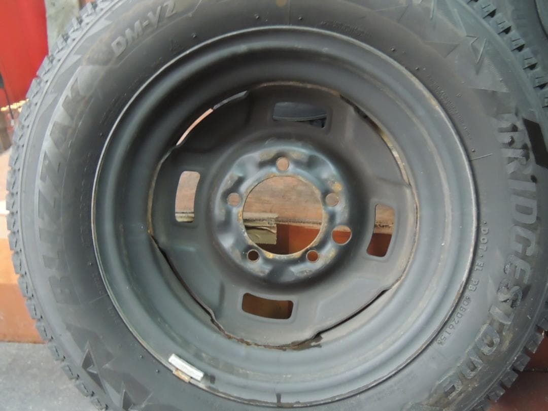 T711　175/80R16　ブリヂストン　スタッドレス4本　シワ有り　ジムニー