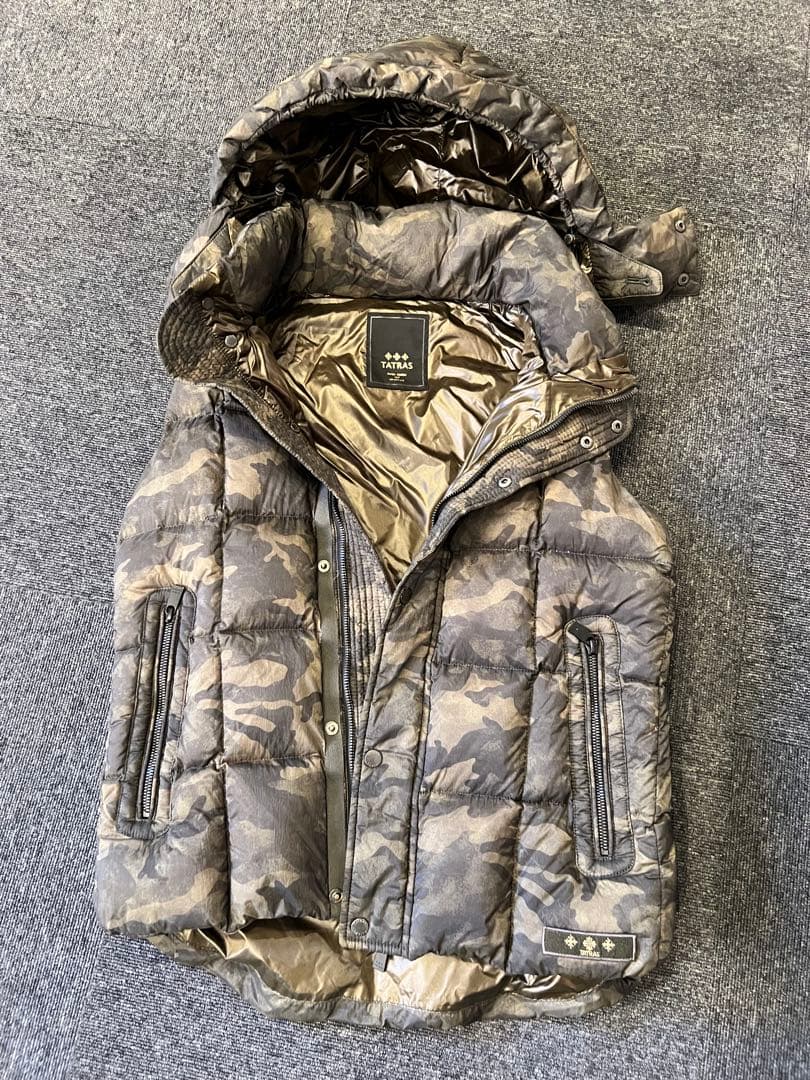 TATRAS メンズ フード付きダウンベスト 迷彩