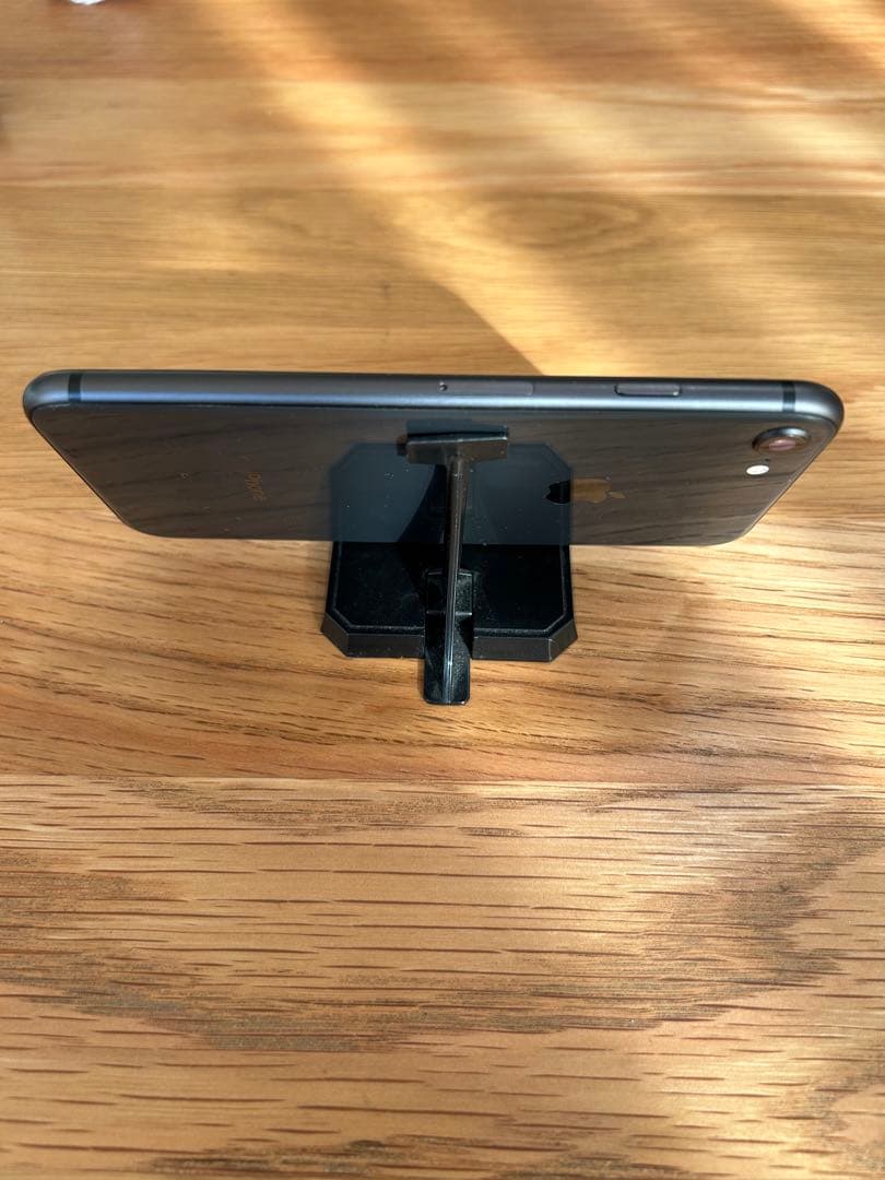 ししママ　iPhone 8 スペースグレイ 64 GB docomo