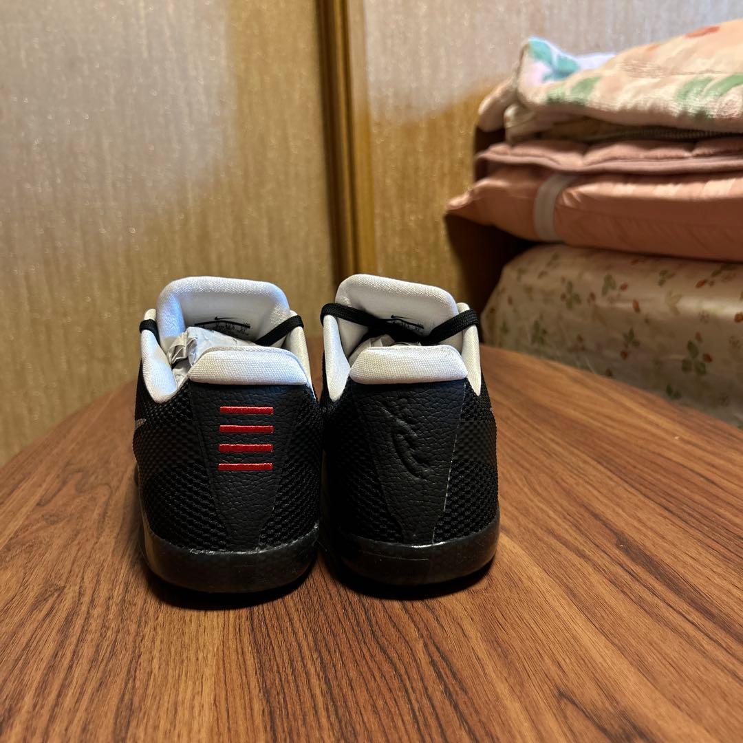 KOBE 11 Nike バスケットボールシューズ 黒/白