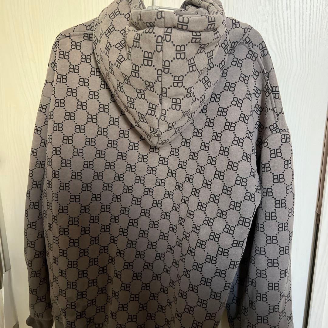 BALENCIAGA フード付きパーカーグレー