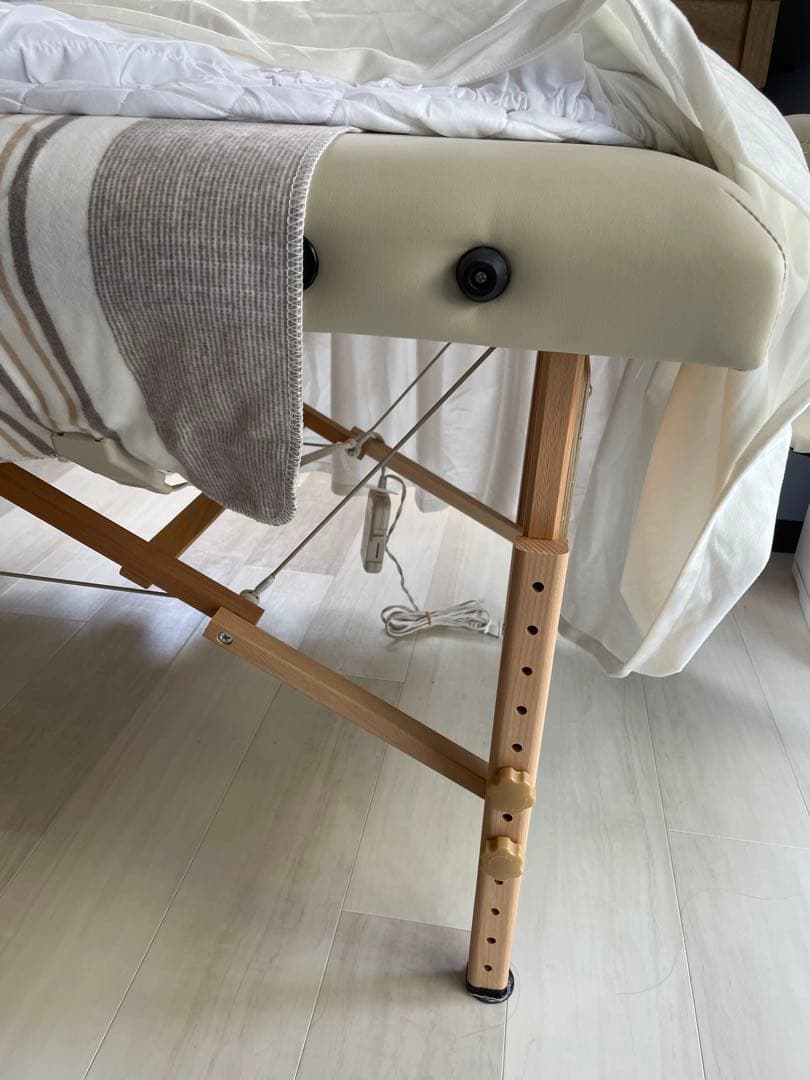 エステサロン　施術ベッド