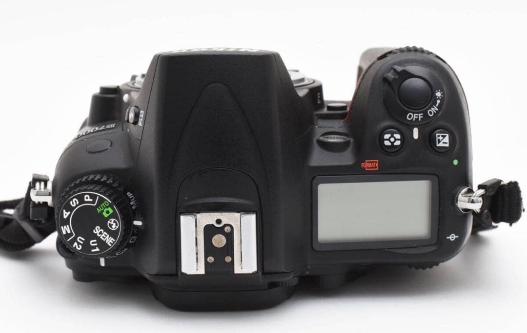 ニコン デジタル一眼カメラ D7000 ボディ 一眼レフ　中古　ストラップ