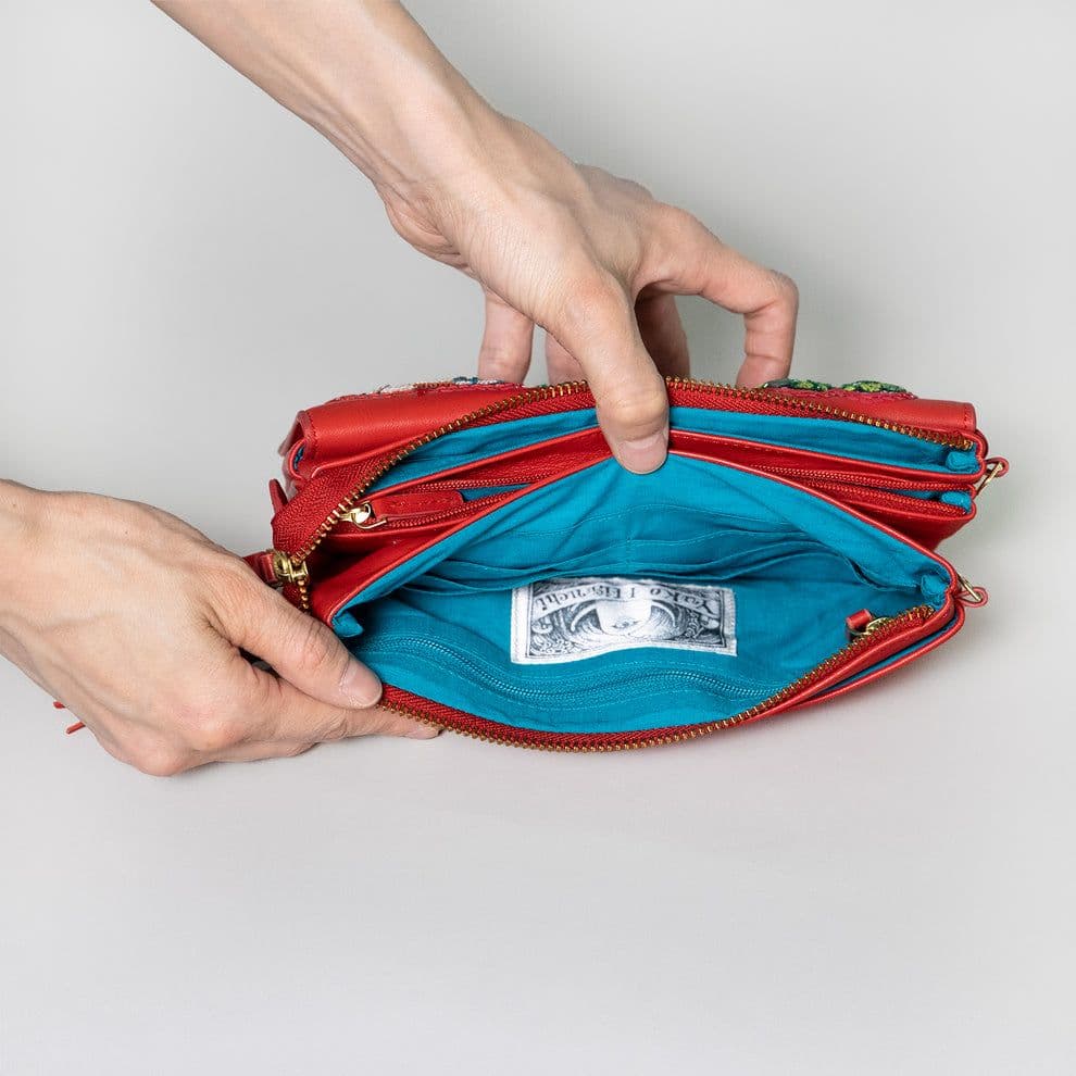 あ*苺様 ★タイムセール★お財布バッグ★草原を逃げるボリス★レッド★ヒグチユウコ