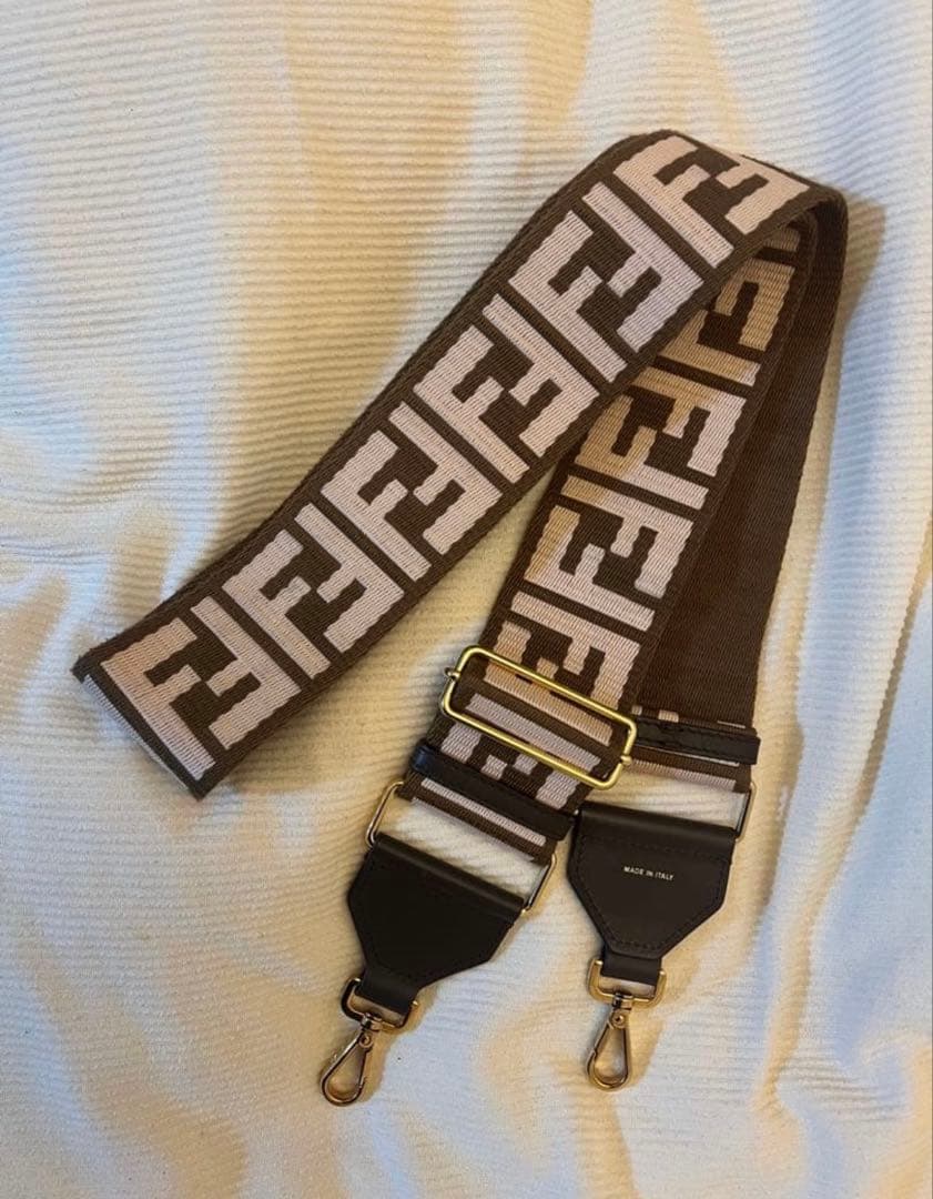 FENDIストラップユー