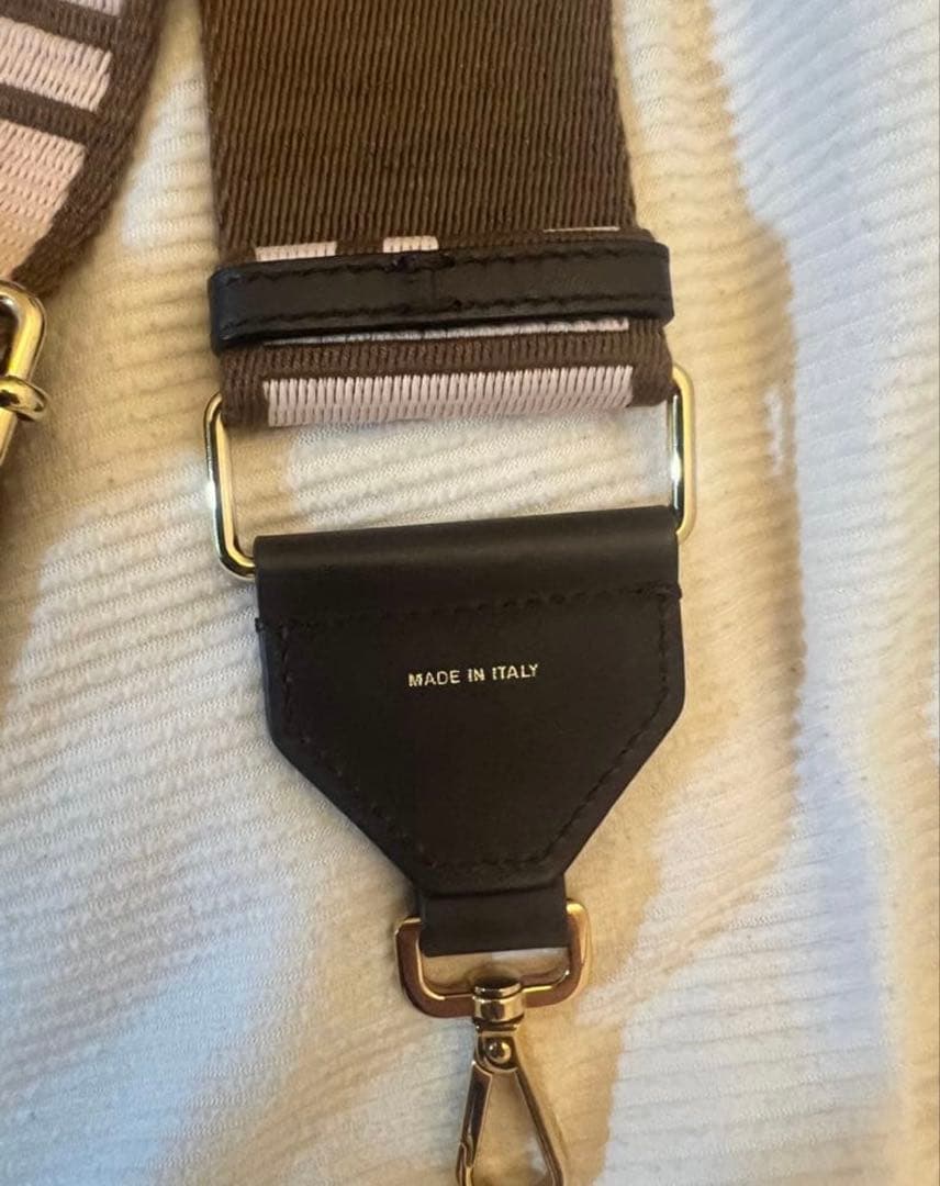 FENDIストラップユー