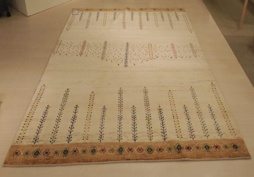 ギャッベ（アマレ）　リビング大　サイズ（244×182ｃｍ）