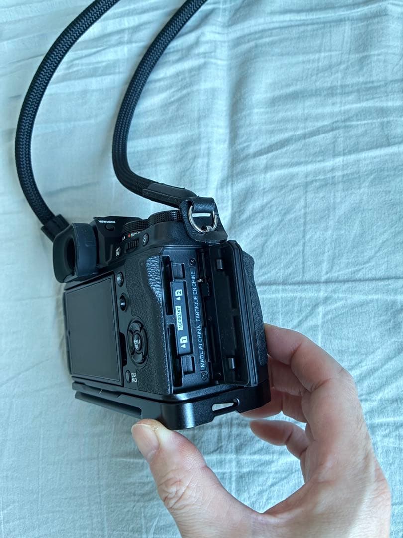 1435ショット‼️極美品 FUJIFILM X-T4 ボディ おまけ付き！！