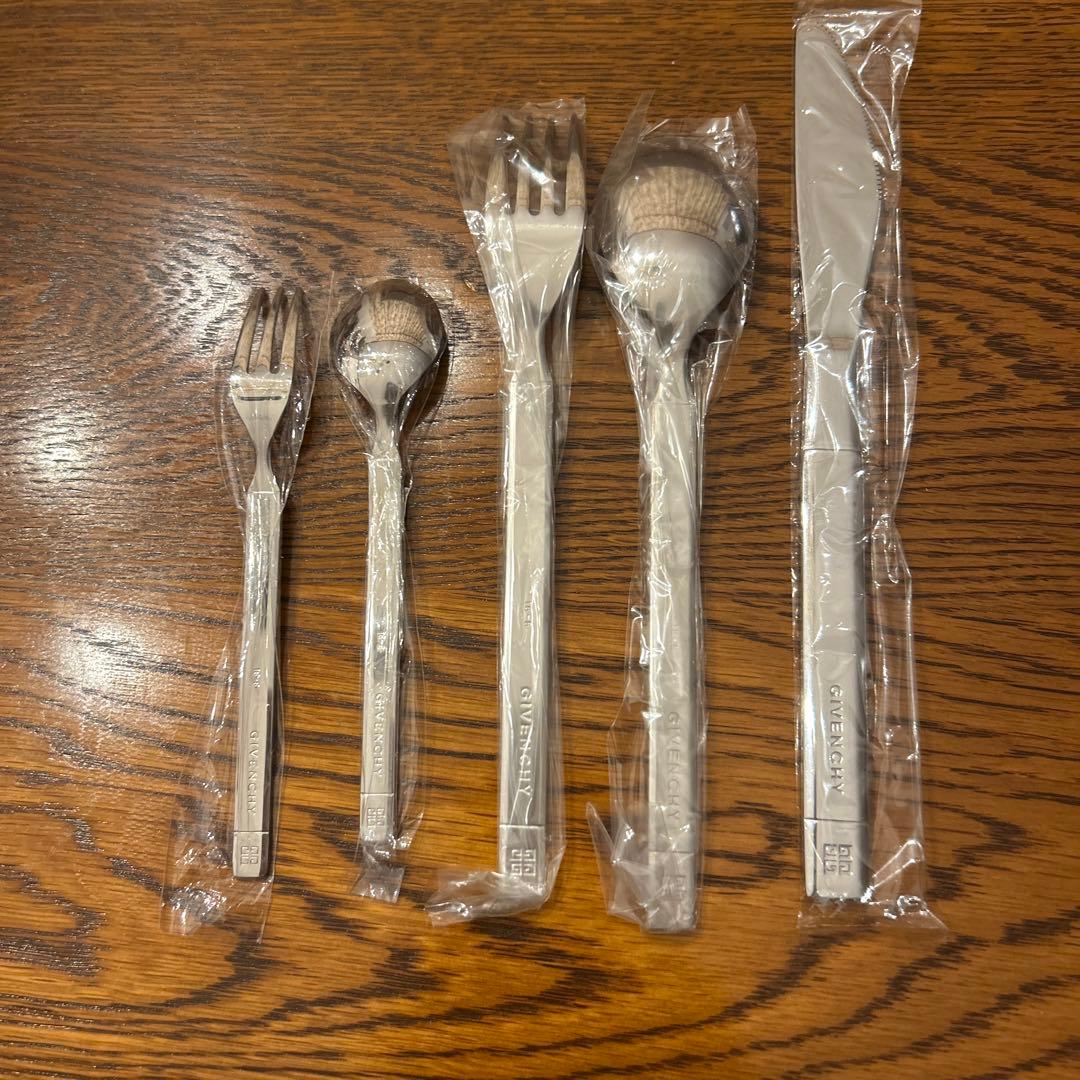 GIVENCHY ジバンシィ ディナーカトラリーセット25ピース シルバーカラー