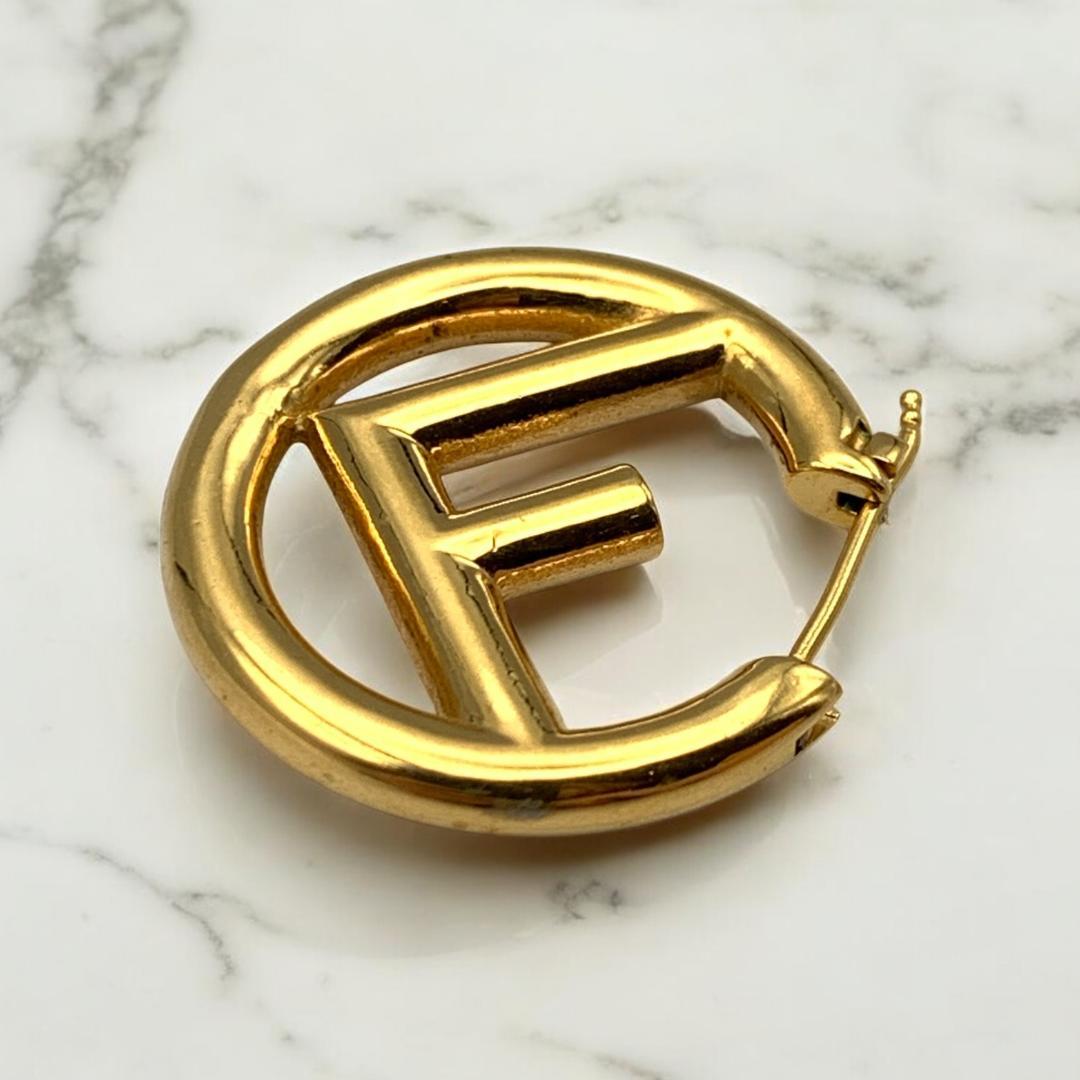 FENDI ゴールド ロゴデザイン 円形ピアス　エフイズ　片耳のみ