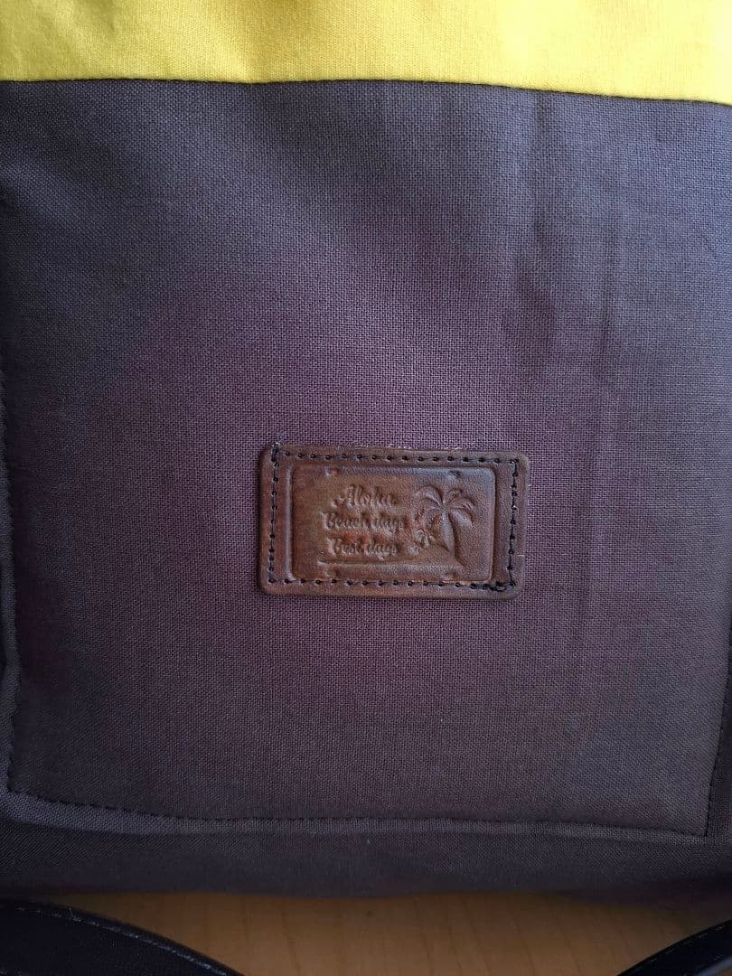 ハワイアンキルト　バッグ　2WAY 大きめ　ファスナー付　革タグチャーム付