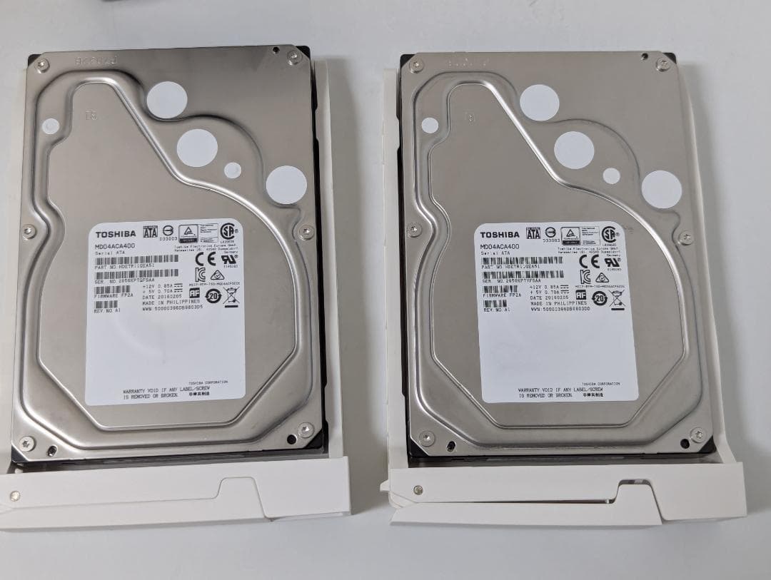 外付けハードディスク・ドライブ QNAP TP-231P + 4TBx2