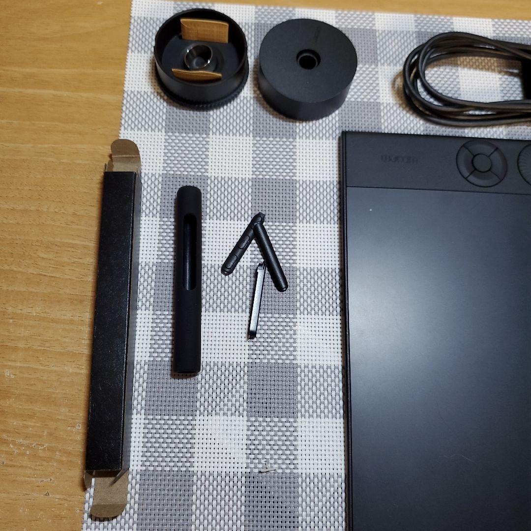 液タブ・ペンタブ Wacom Intuos Pro medium (PTK670K0C)