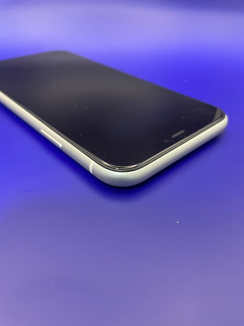 美品✨　iPhone 11 128GB ホワイト　バッテリー新品100％