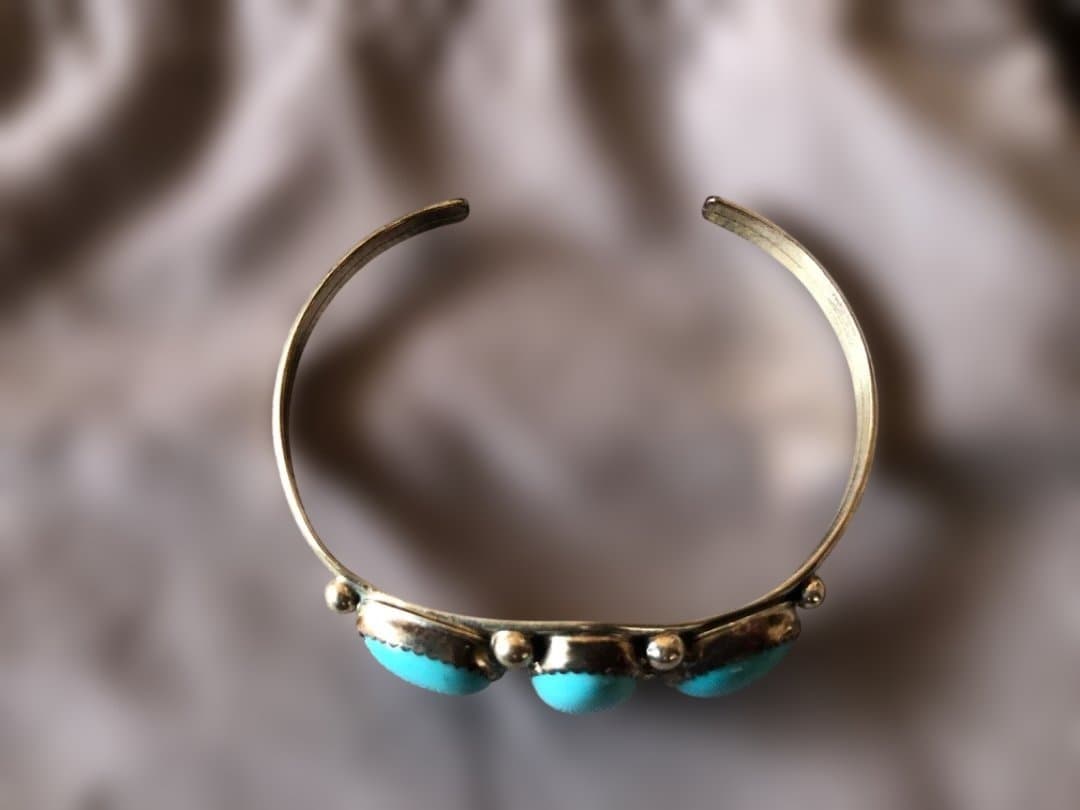 ターコイズ・コーラル装飾バングル、リング３点セット