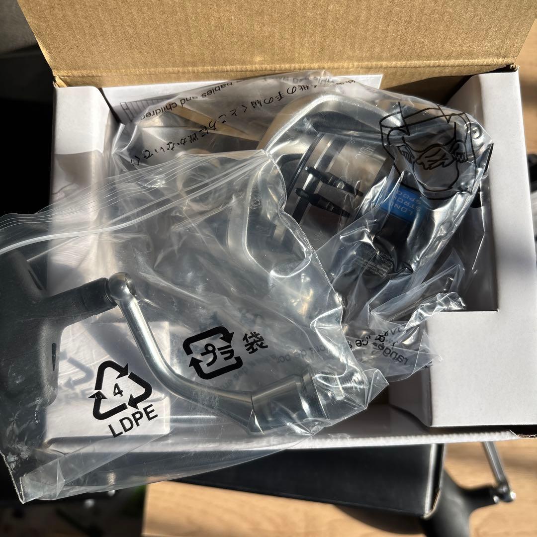 シマノ　19 ストラディック 4000MHG スピニングリール　新品未使用