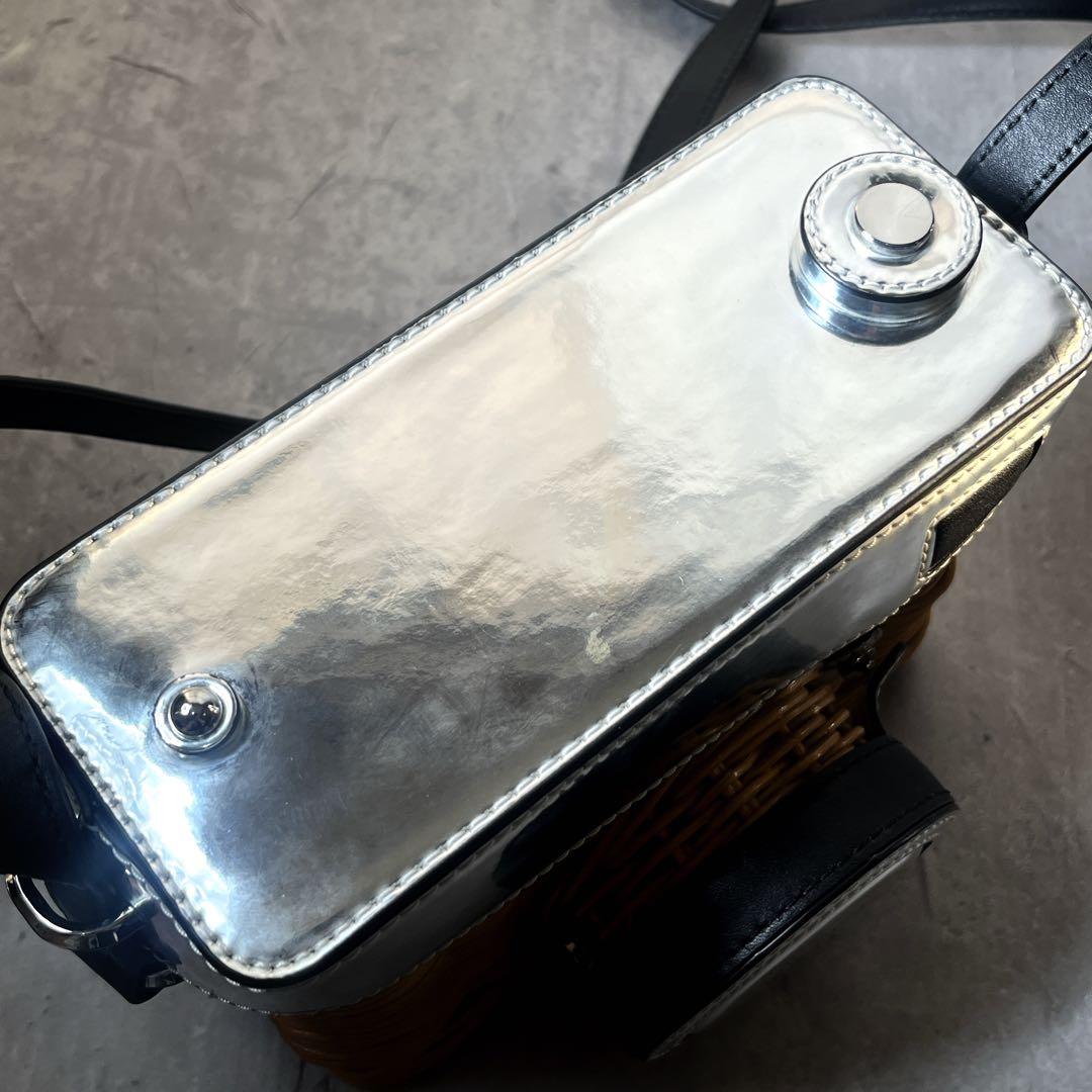 未使用 完売品　ケイトスペード カゴバック カメラ ショルダーバッグ　シルバー