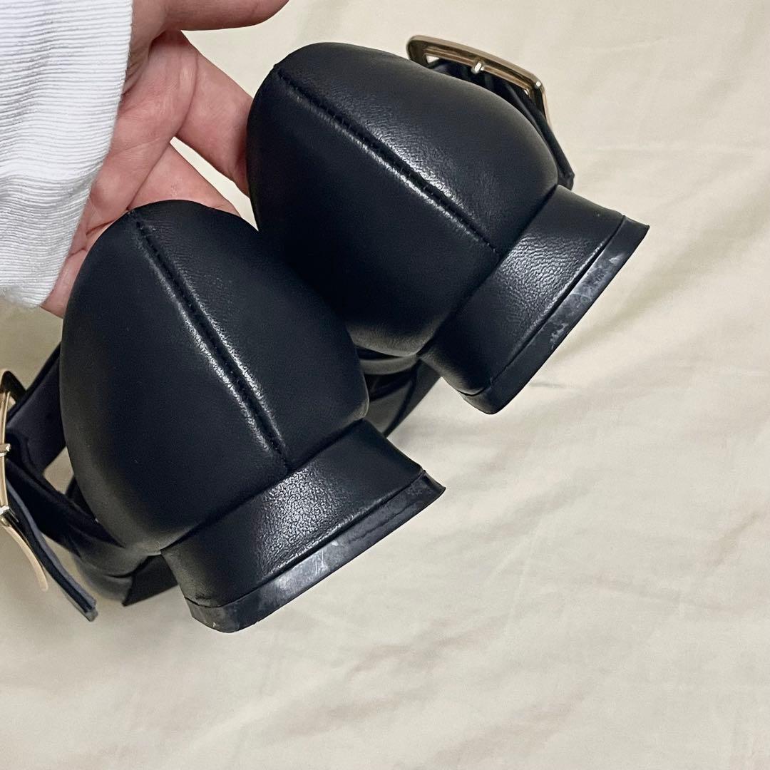 バックル付きブラックパンプス