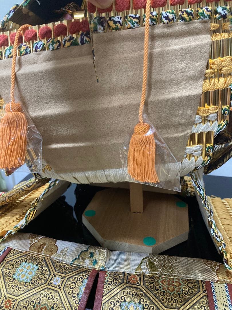 五月人形 鎧飾り 平安朝 甲冑 純金鍍金 十三号笠しころ　本正絹 茜