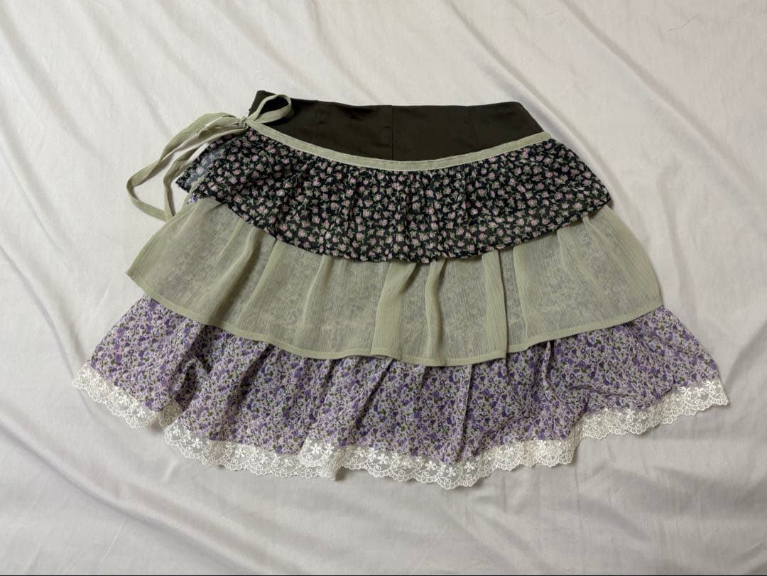 tinajojun フリルラップレイヤードショートパンツ カーキ Mサイズ