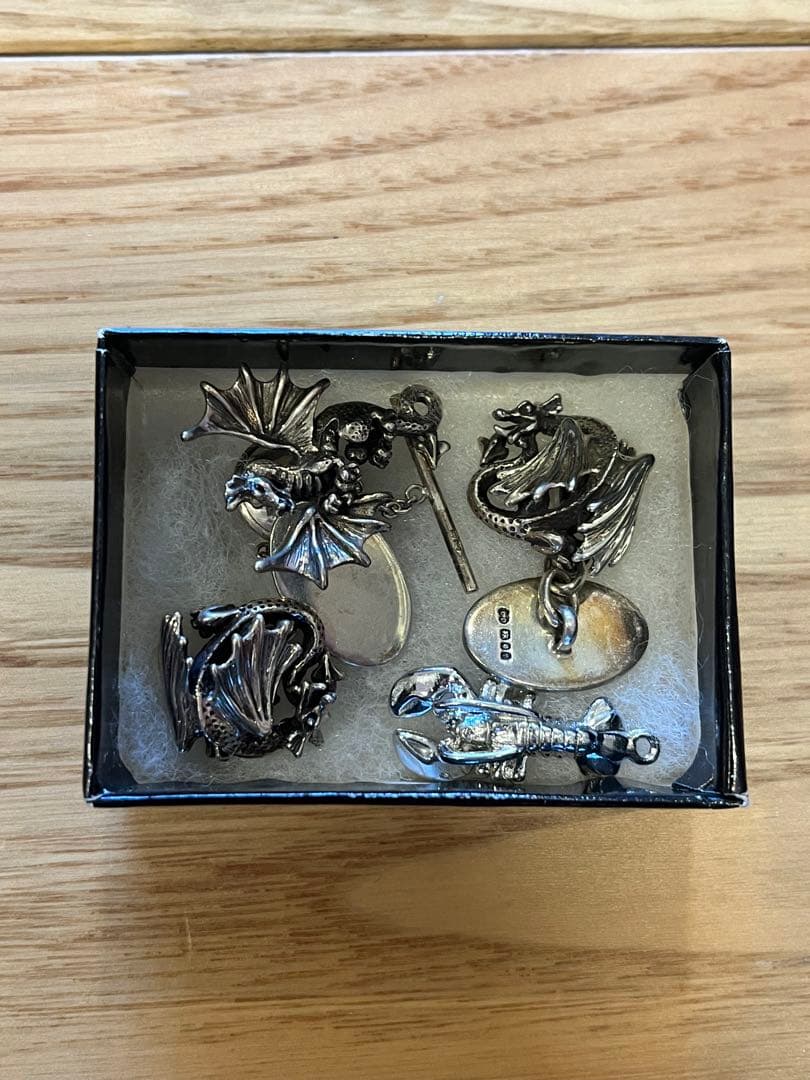 Lexi Deck イギリス製 ドラゴン シルバーカフリンクス & バッジ