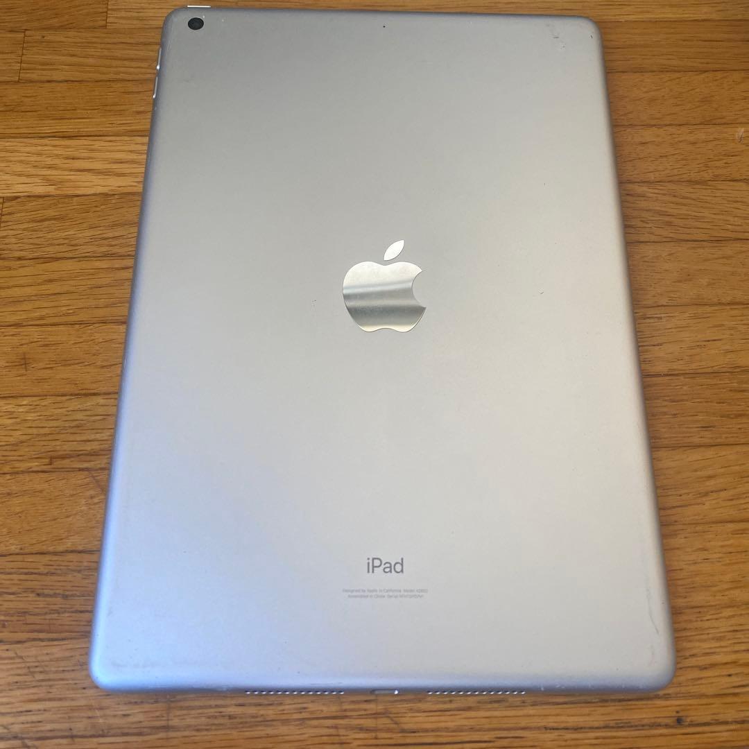 iPad シルバー 画面ひびあり　ジャンク品 動作問題なし