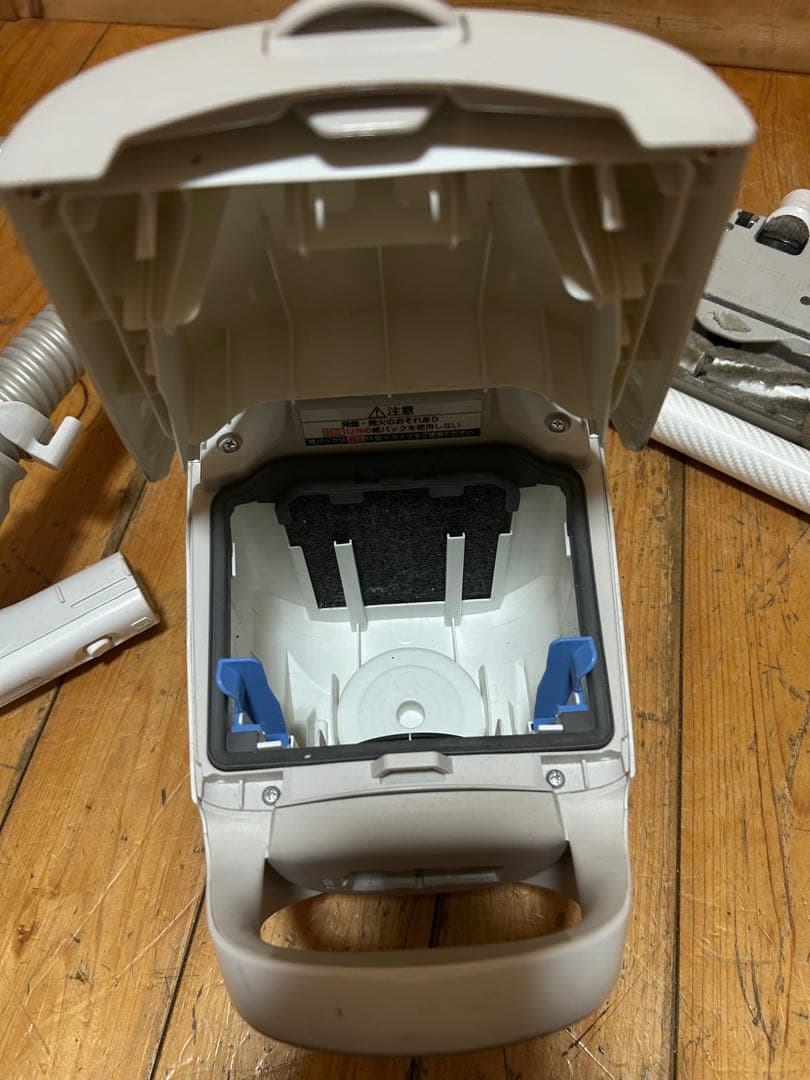 パナソニック　紙パック式　軽量静音の人気シリーズクリーナー　MC-JK830K