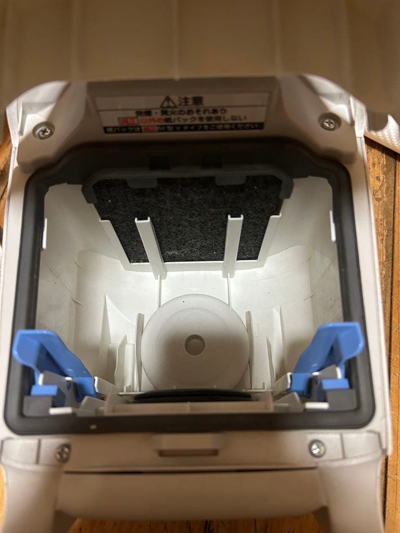 パナソニック　紙パック式　軽量静音の人気シリーズクリーナー　MC-JK830K