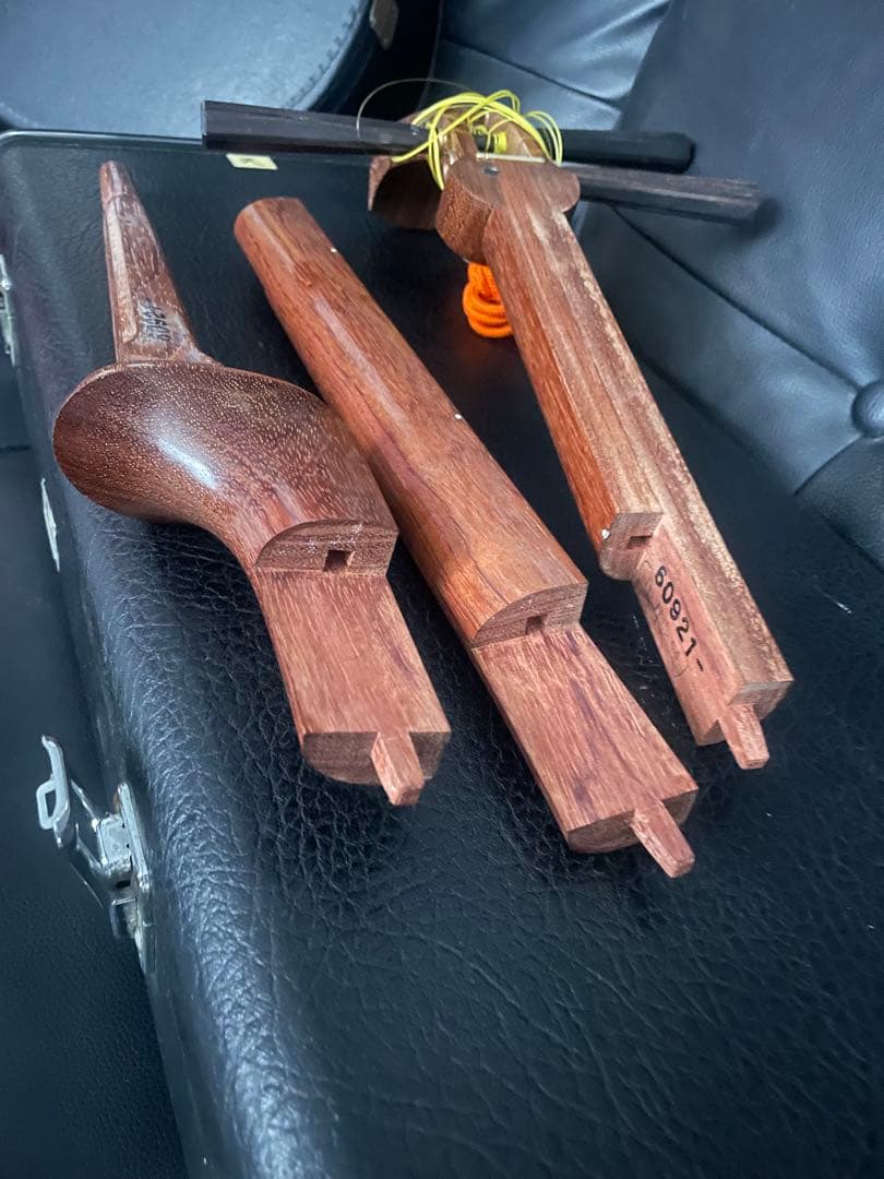 三味線　東さわり　花梨　皮やぶれなし　棹サイズ約30cm ケース付き