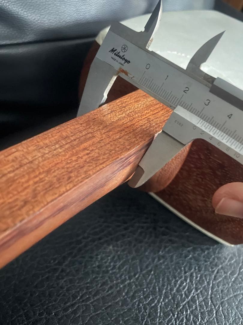 三味線　東さわり　花梨　皮やぶれなし　棹サイズ約30cm ケース付き