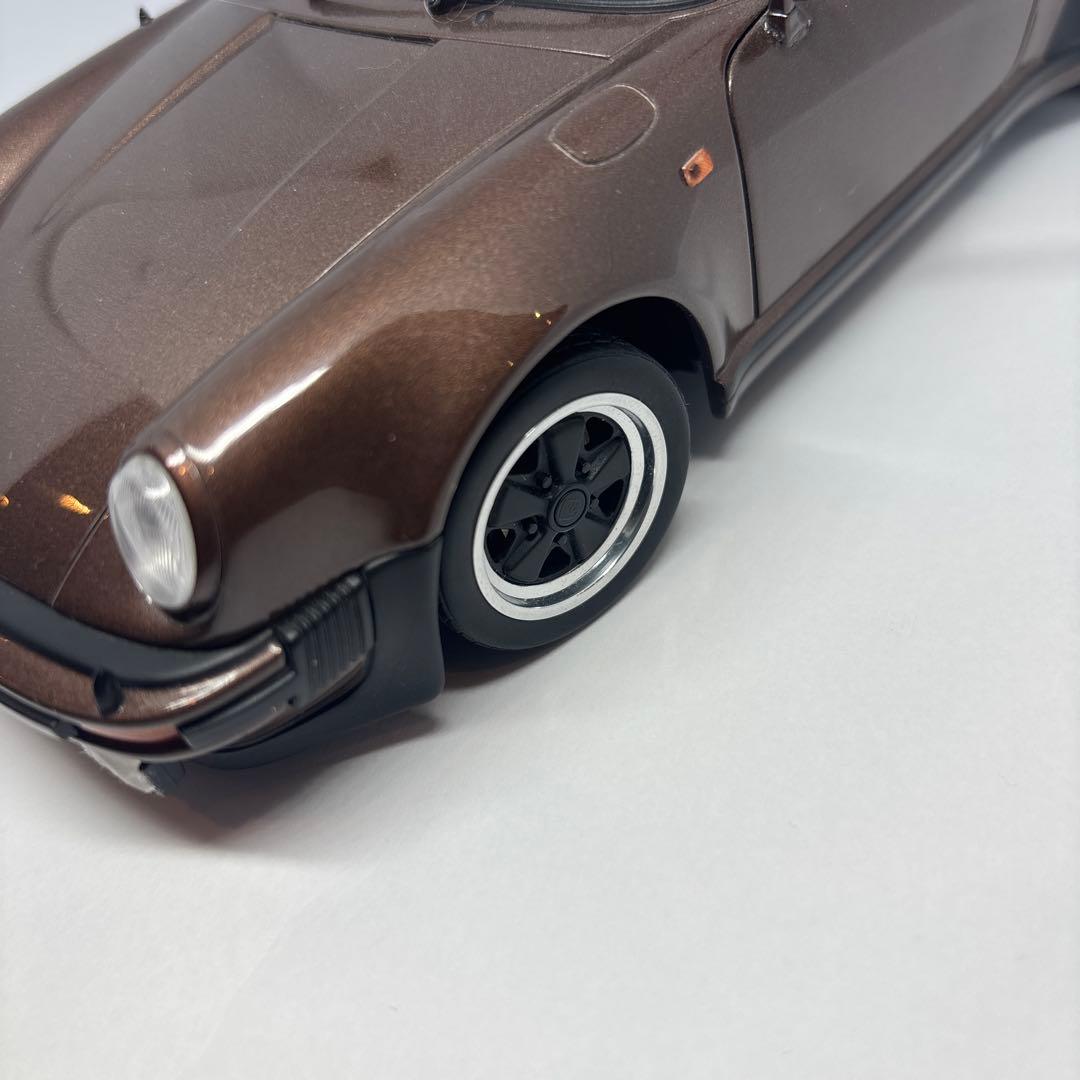 オートアート　ポルシェ911 ターボ 930 AUTOart 1/18 ブラウン