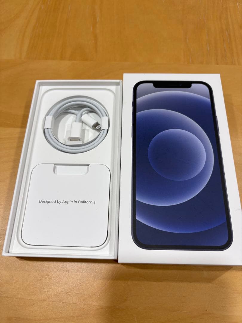 【美品】Apple iPhone 12 64GB ブラック（付属品完備）