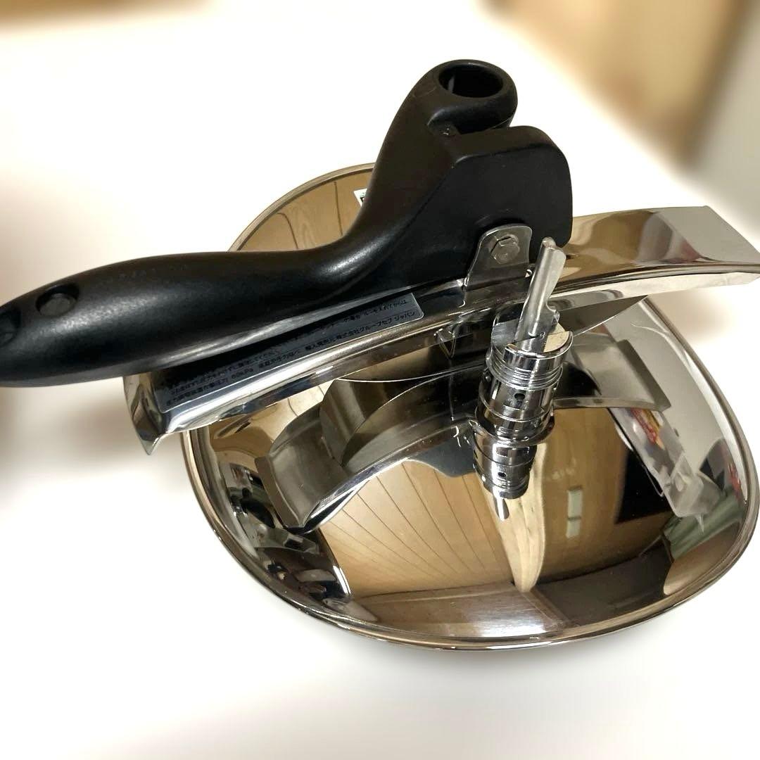 ESH013【未使用品】ステンレス 圧力鍋（Lagostina ）