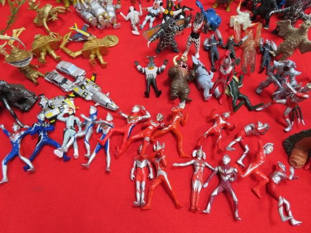 ア*ア様 8ee1411 大量!! ウルトラマン ソフビ フィギュア 75体以上