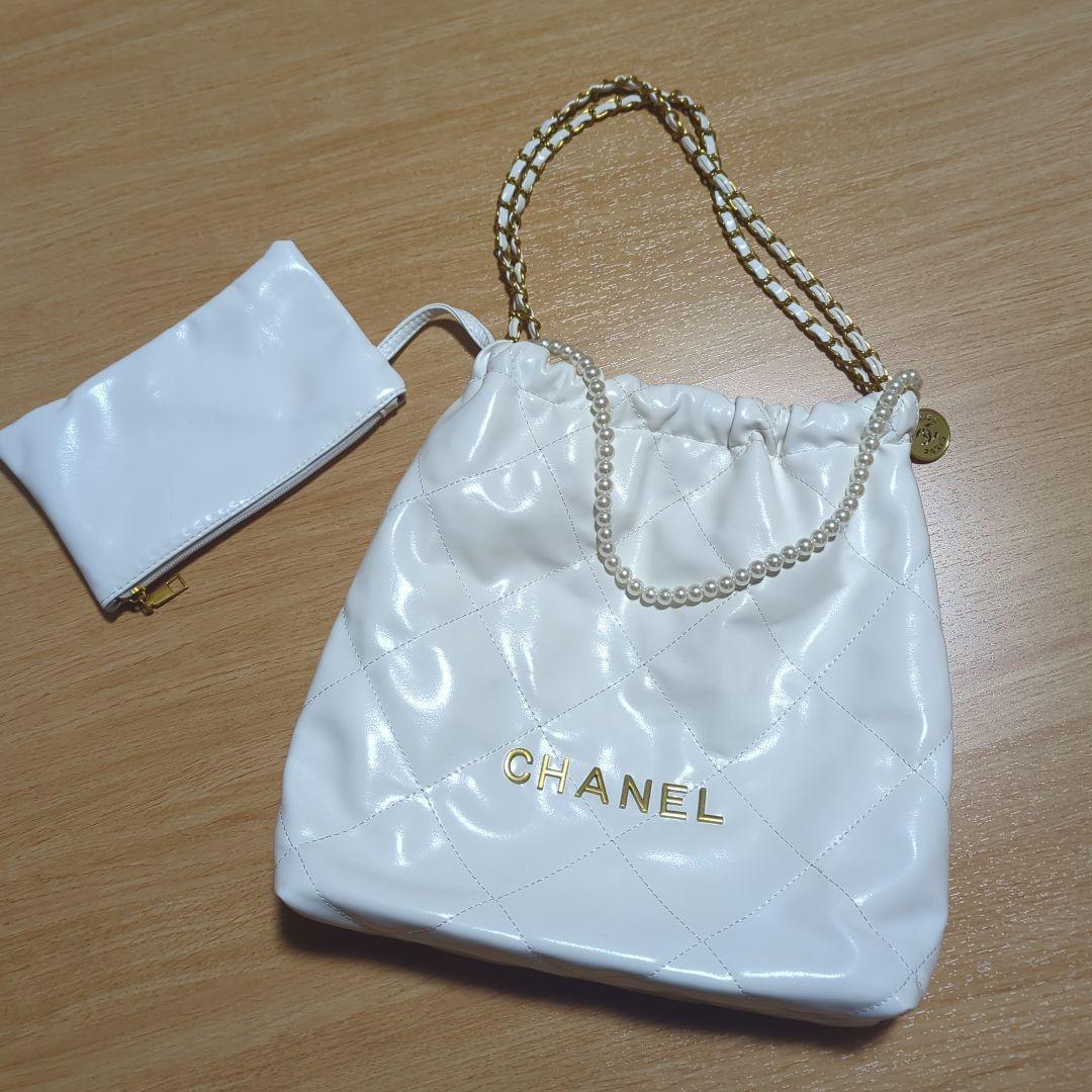 CHANEL ノベルティ　 ホワイト キルティング ショルダーバッグ